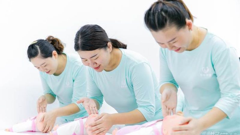 育婴师培训，如何选择适合自己的课程？费用多少是关键**
